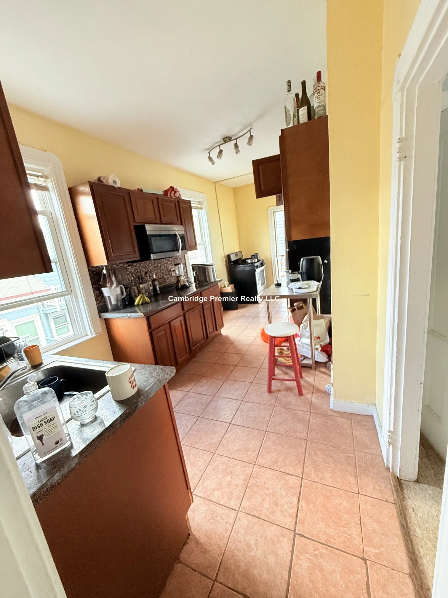 3 bed, 1 bath apartment for rent at 54 Pleasant St Unit 2, Cambridgeport — photo 5 of 29