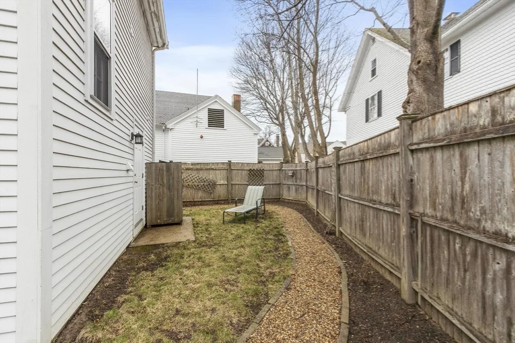 2 bed, 1 bath apartment for rent at 54-R Broadway Unit 3, Rockport — photo 28 of 32
