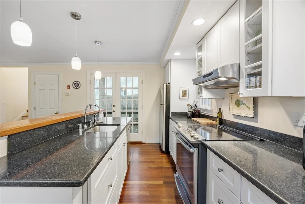 2 bed, 1 bath apartment for rent at 54-R Broadway Unit 3, Rockport — photo 12 of 32