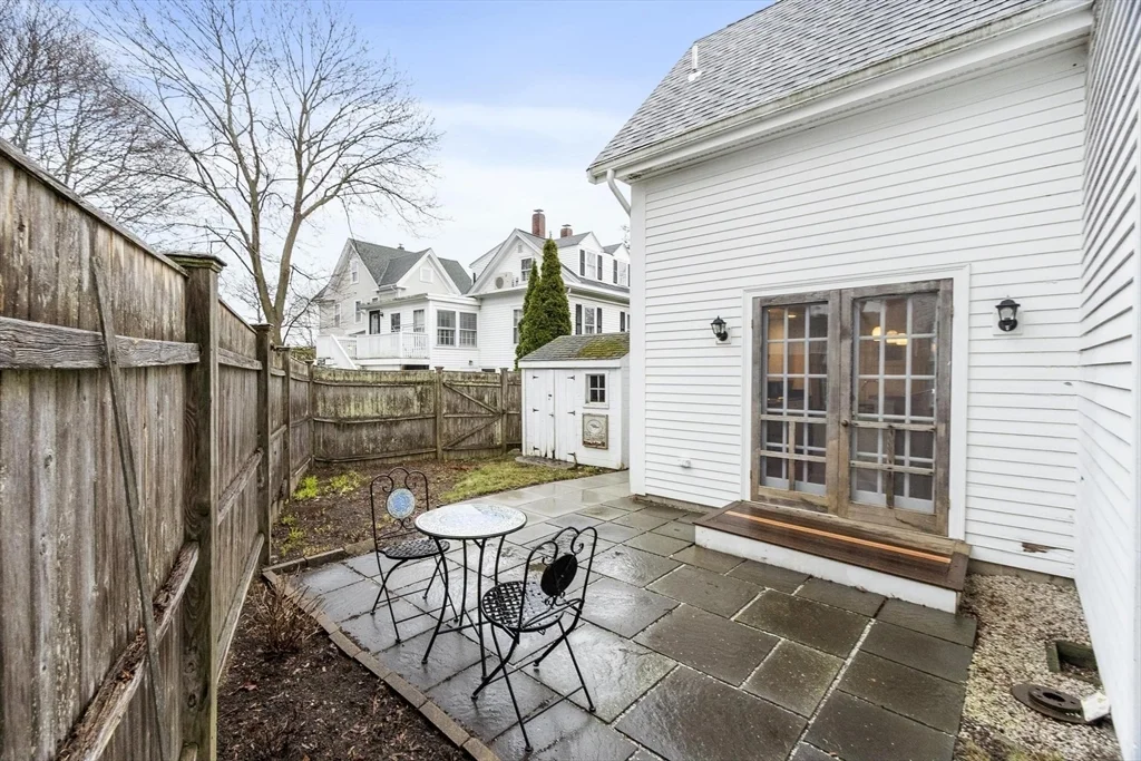 2 bed, 1 bath apartment for rent at 54-R Broadway Unit 3, Rockport — photo 2 of 32