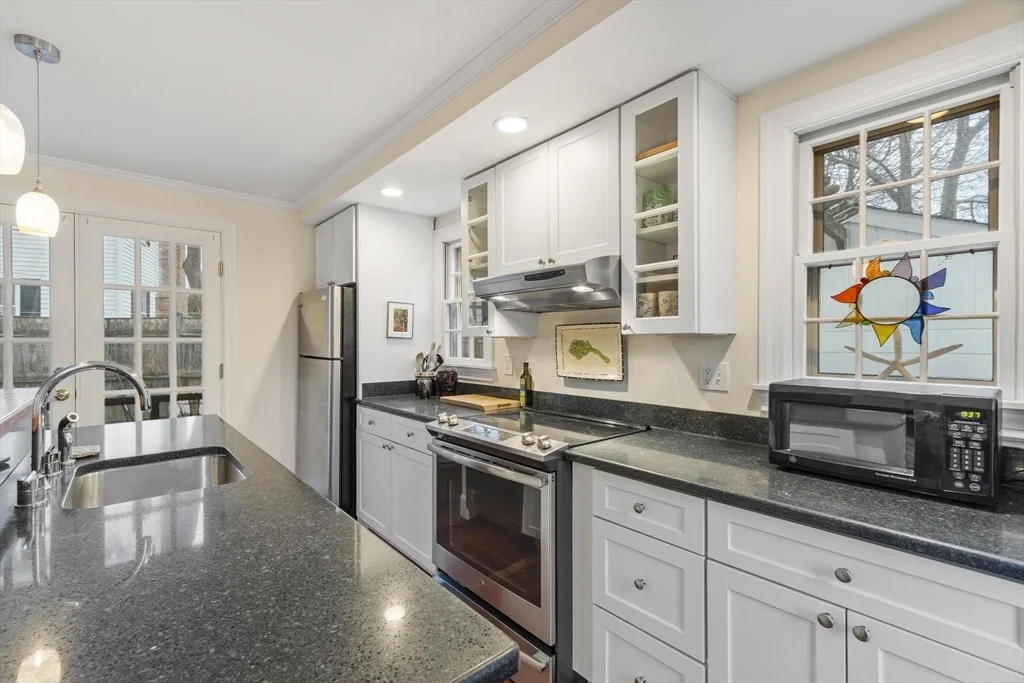 2 bed, 1 bath apartment for rent at 54-R Broadway Unit 3, Rockport — photo 11 of 32