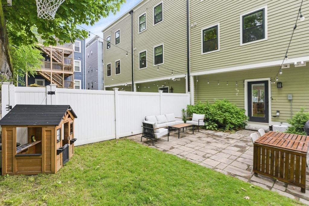 3 bed, 2 bath apartment for rent at 54 Robey Unit 54, Roxbury — photo 34 of 42