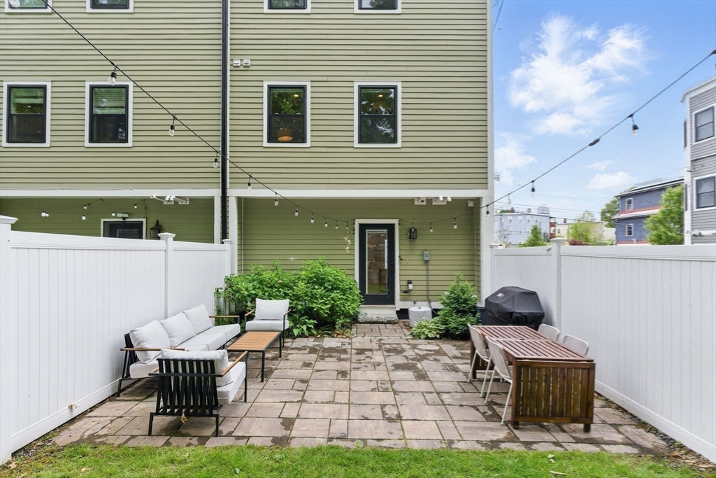 3 bed, 2 bath apartment for rent at 54 Robey Unit 54, Roxbury — photo 33 of 42