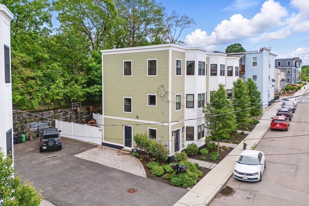 3 bed, 2 bath apartment for rent at 54 Robey Unit 54, Roxbury — photo 31 of 42