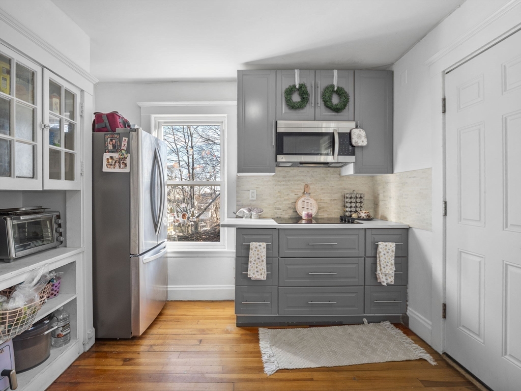 2 bed, 1 bath apartment for rent at 54 Rockaway Pl Unit 2, Lynn — photo 3 of 9