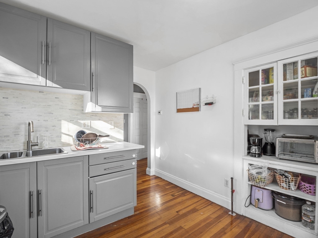 2 bed, 1 bath apartment for rent at 54 Rockaway Pl Unit 2, Lynn — photo 4 of 9