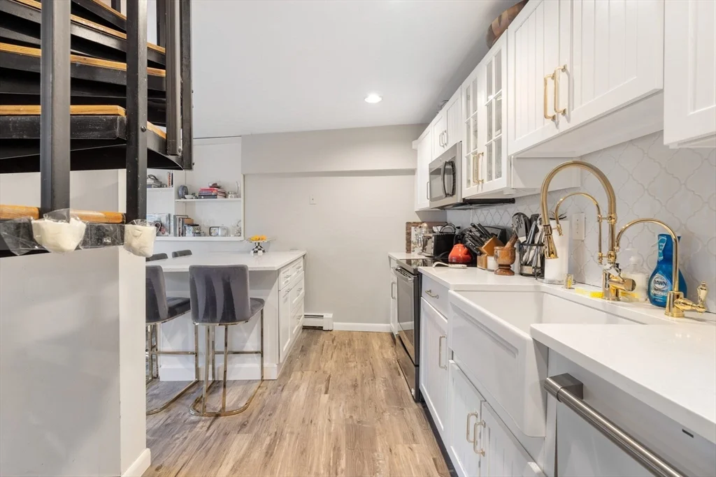 2 bed, 2.5 bath apartment for rent at 54 Russell St Unit 1B, Charlestown — photo 4 of 19