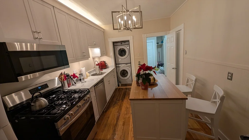 2 bed, 1 bath apartment for rent at 54 Saxton St Unit 2, Dorchester — photo 4 of 23