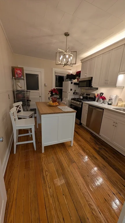 2 bed, 1 bath apartment for rent at 54 Saxton St Unit 2, Dorchester — photo 2 of 23