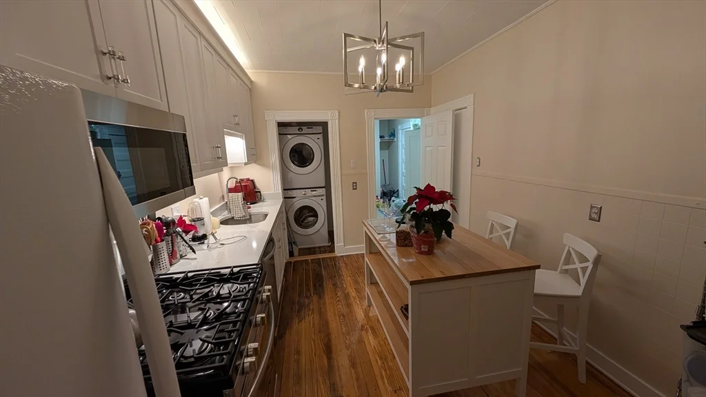 2 bed, 1 bath apartment for rent at 54 Saxton St Unit 2, Dorchester — photo 3 of 23