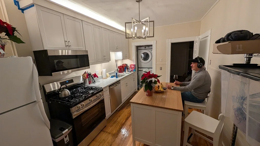 2 bed, 1 bath apartment for rent at 54 Saxton St Unit 2, Dorchester — photo 5 of 23