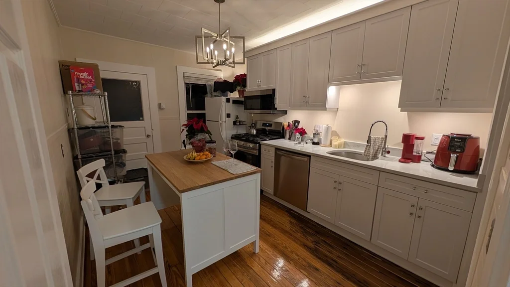 2 bed, 1 bath apartment for rent at 54 Saxton St Unit 2, Dorchester