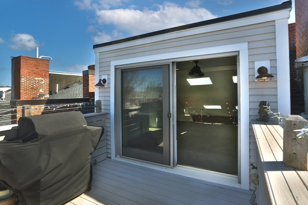 3 bed, 2 bath apartment for rent at 54 State Unit 3, Newburyport — photo 27 of 32