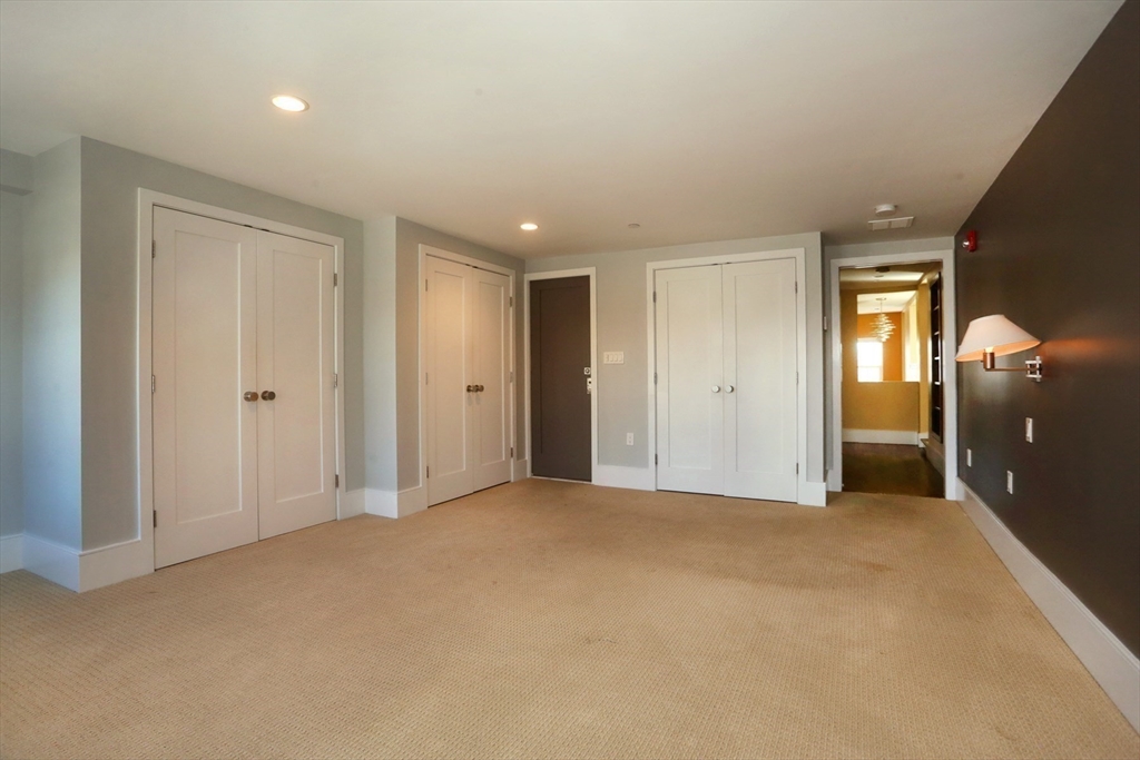 3 bed, 2 bath apartment for rent at 54 State Unit 3, Newburyport — photo 16 of 32