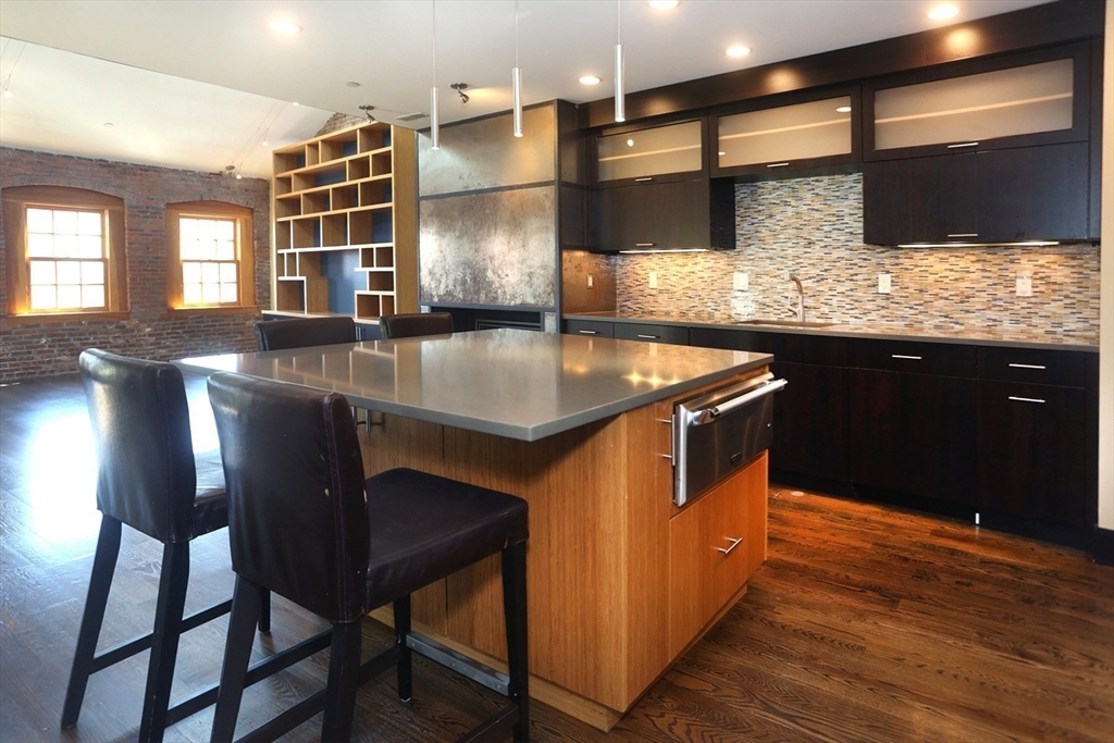 3 bed, 2 bath apartment for rent at 54 State Unit 3, Newburyport — photo 7 of 32