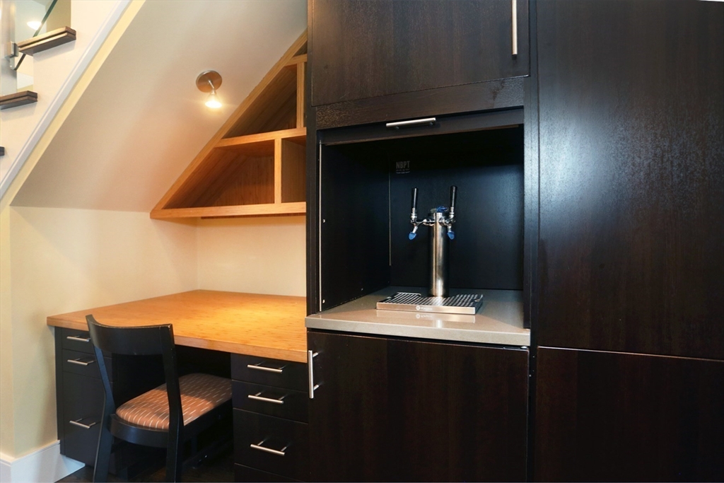 3 bed, 2 bath apartment for rent at 54 State Unit 3, Newburyport — photo 25 of 32