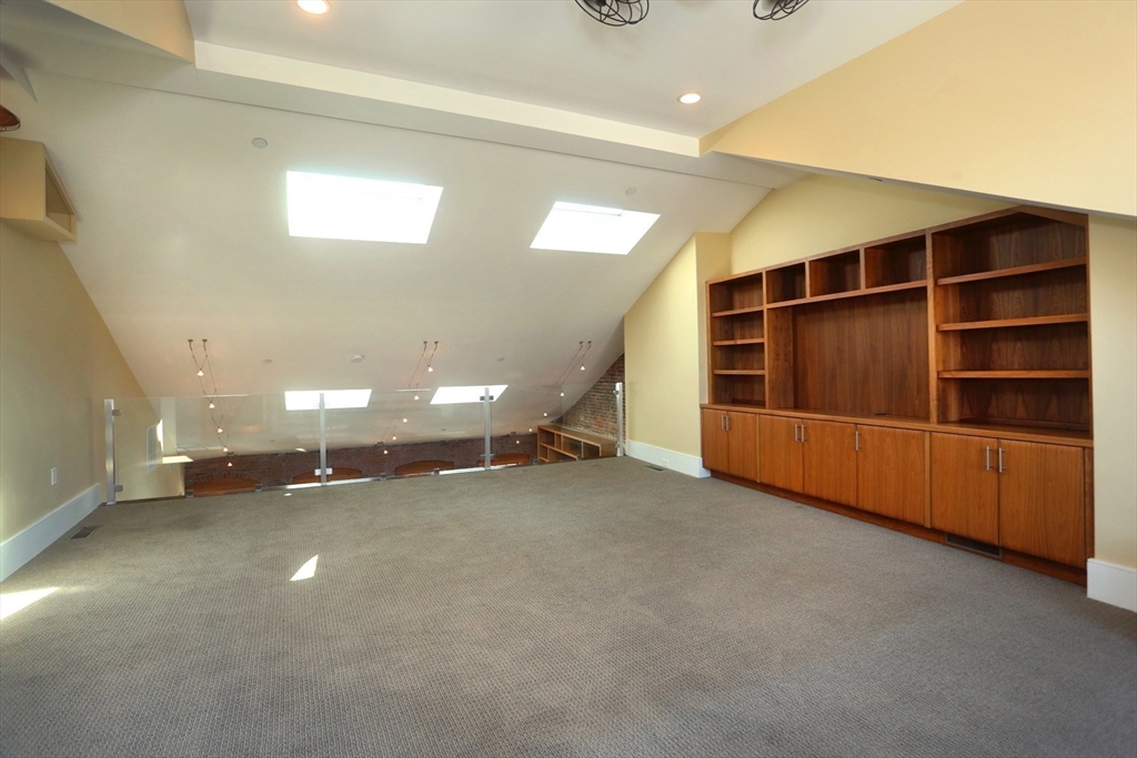 3 bed, 2 bath apartment for rent at 54 State Unit 3, Newburyport — photo 13 of 32