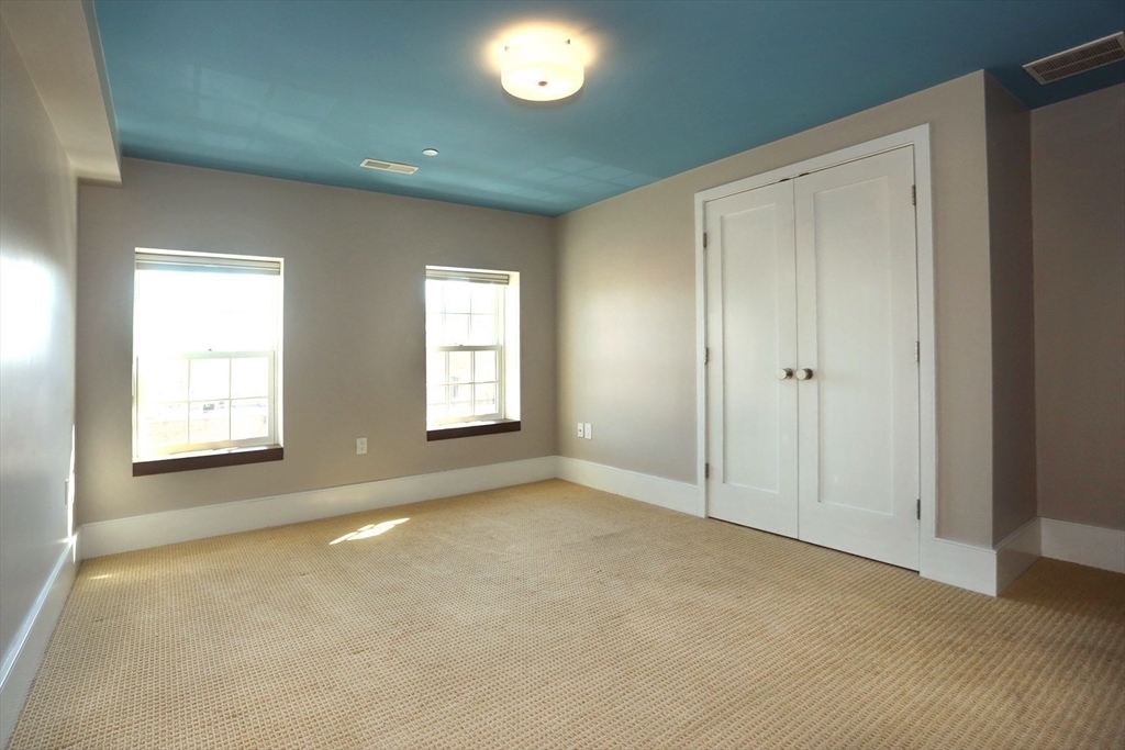 3 bed, 2 bath apartment for rent at 54 State Unit 3, Newburyport — photo 20 of 32