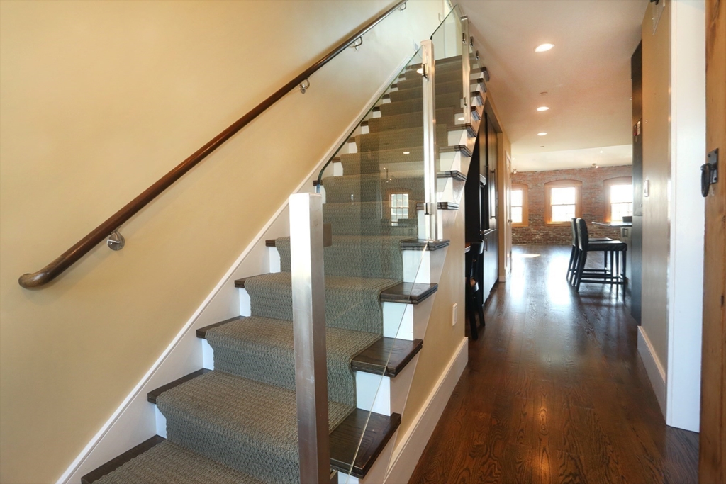 3 bed, 2 bath apartment for rent at 54 State Unit 3, Newburyport — photo 10 of 32