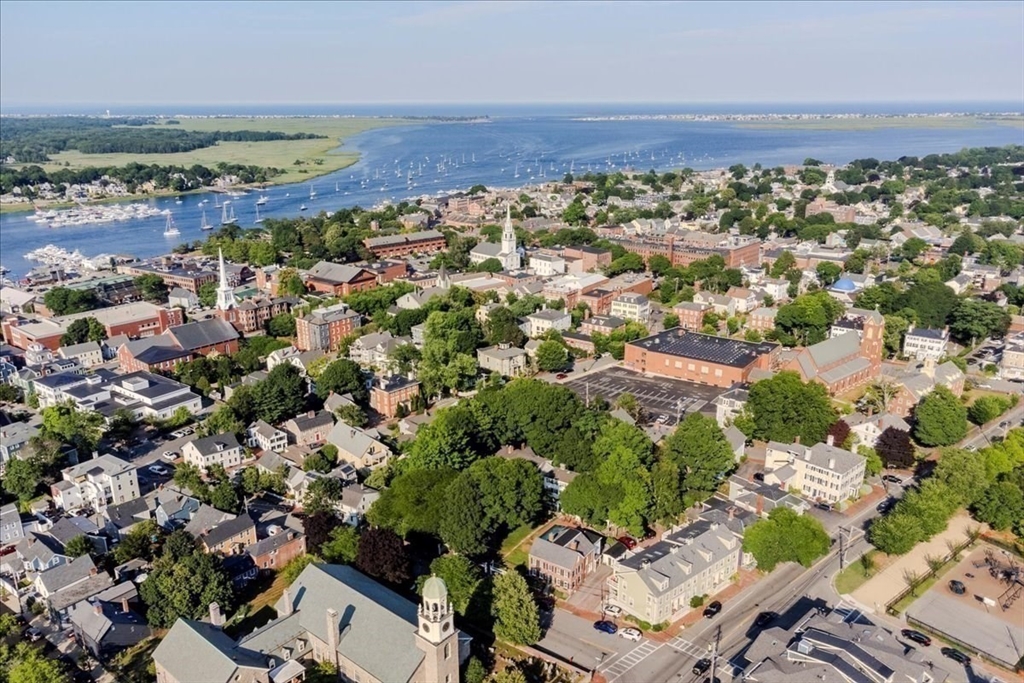 3 bed, 2 bath apartment for rent at 54 State Unit 3, Newburyport — photo 31 of 32
