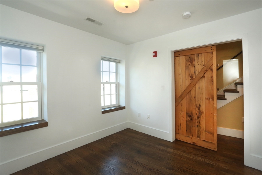 3 bed, 2 bath apartment for rent at 54 State Unit 3, Newburyport — photo 21 of 32
