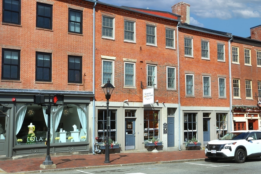 3 bed, 2 bath apartment for rent at 54 State Unit 3, Newburyport — photo 1 of 32