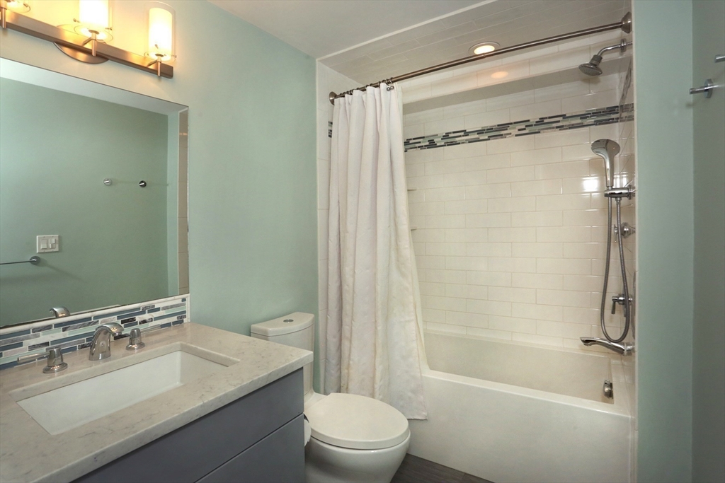 3 bed, 2 bath apartment for rent at 54 State Unit 3, Newburyport — photo 22 of 32