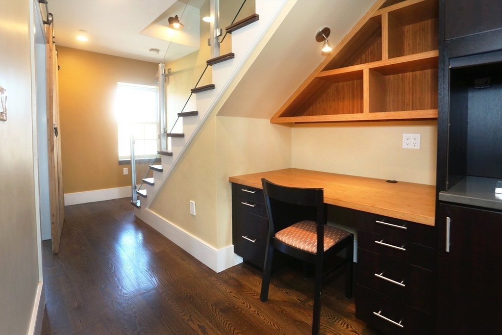 3 bed, 2 bath apartment for rent at 54 State Unit 3, Newburyport — photo 9 of 32