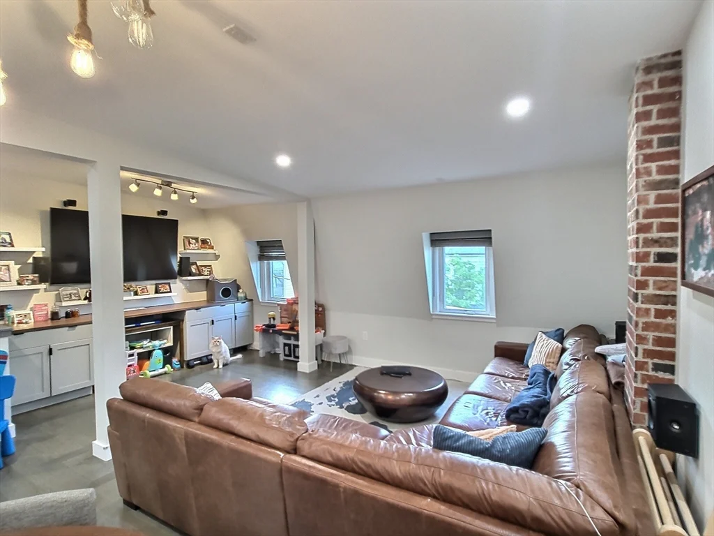 6 bed, 3 bath apartment for rent at 54 Telegraph, South Boston — photo 2 of 15