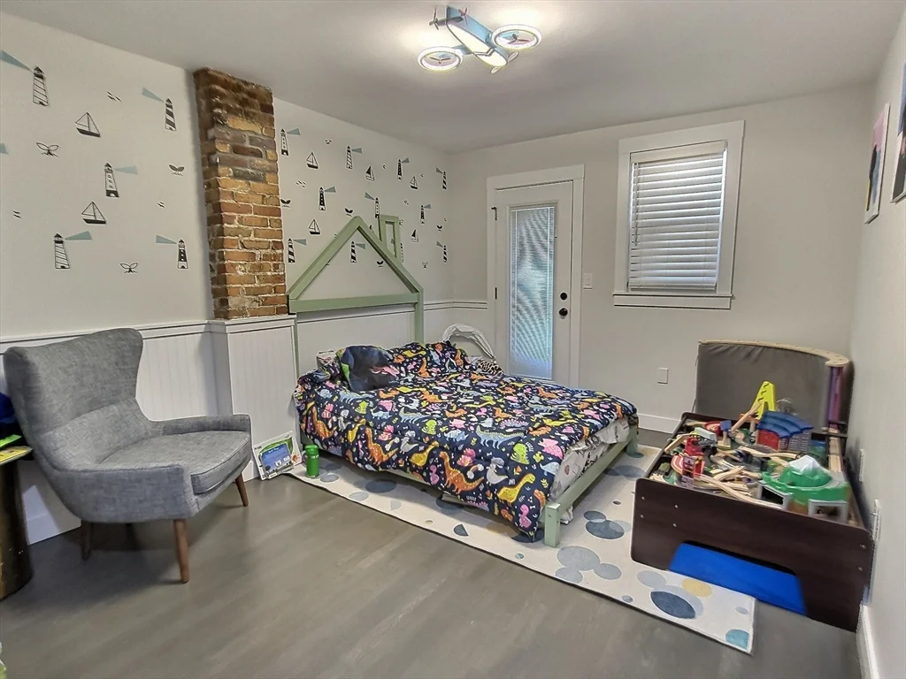6 bed, 3 bath apartment for rent at 54 Telegraph, South Boston — photo 7 of 15
