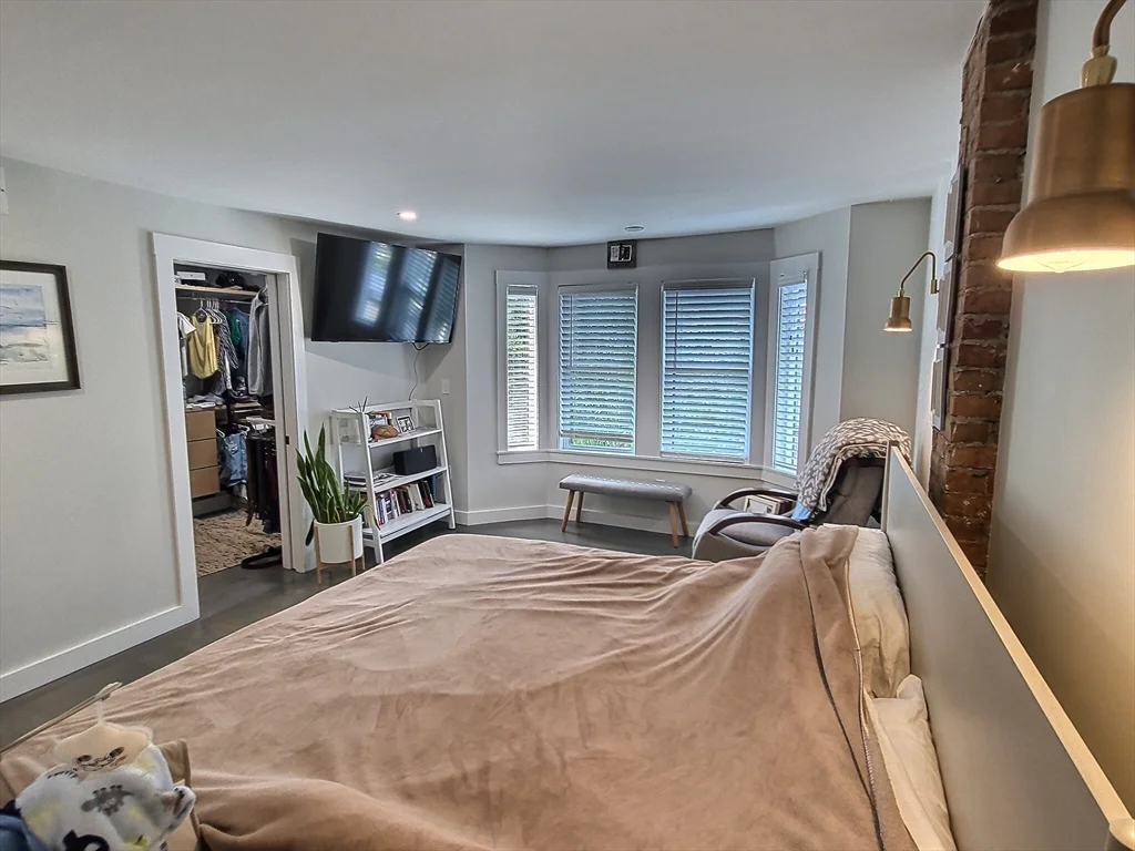 6 bed, 3 bath apartment for rent at 54 Telegraph, South Boston — photo 6 of 15