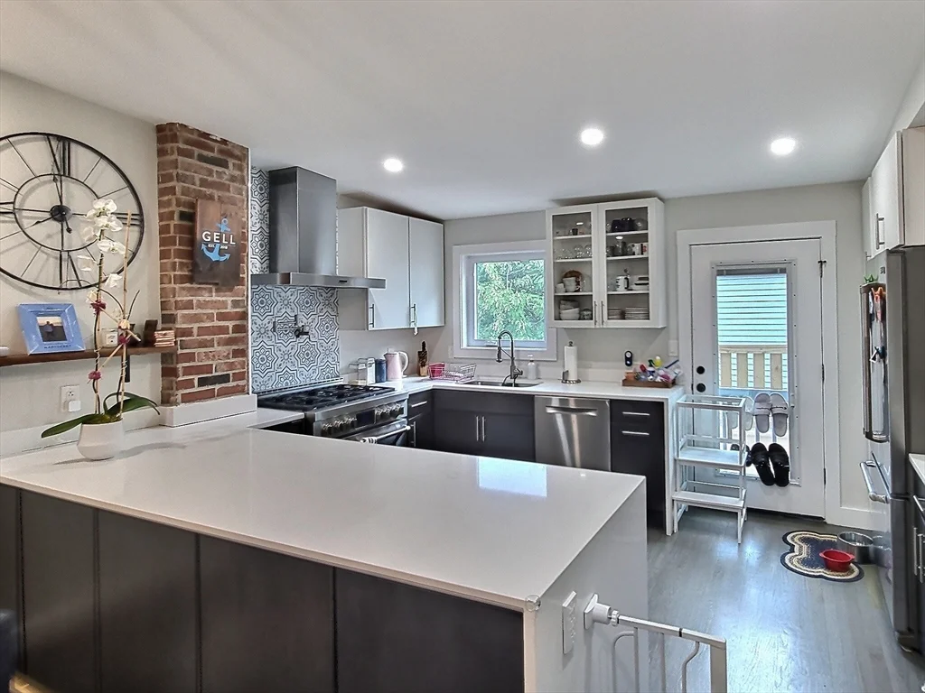 6 bed, 3 bath apartment for rent at 54 Telegraph, South Boston