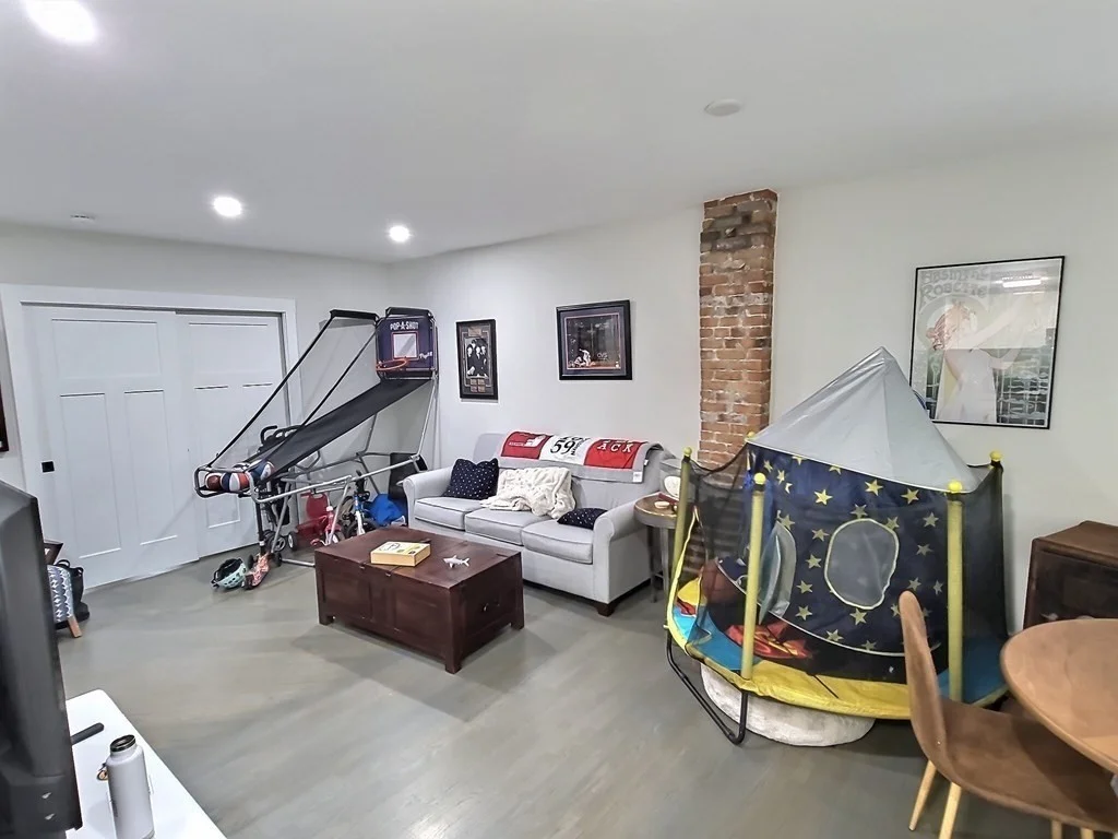 5 bed, 3.5 bath apartment for rent at 54 Telegraph St Unit 1, South Boston — photo 6 of 9