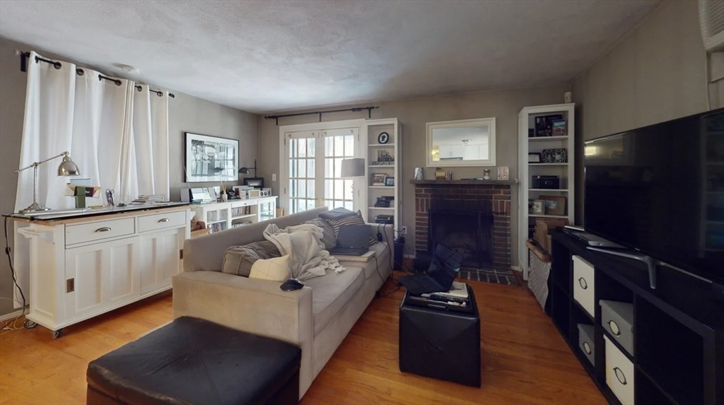 1 bed, 1 bath apartment for rent at 54 Temple Unit 1, Beacon Hill — photo 2 of 10