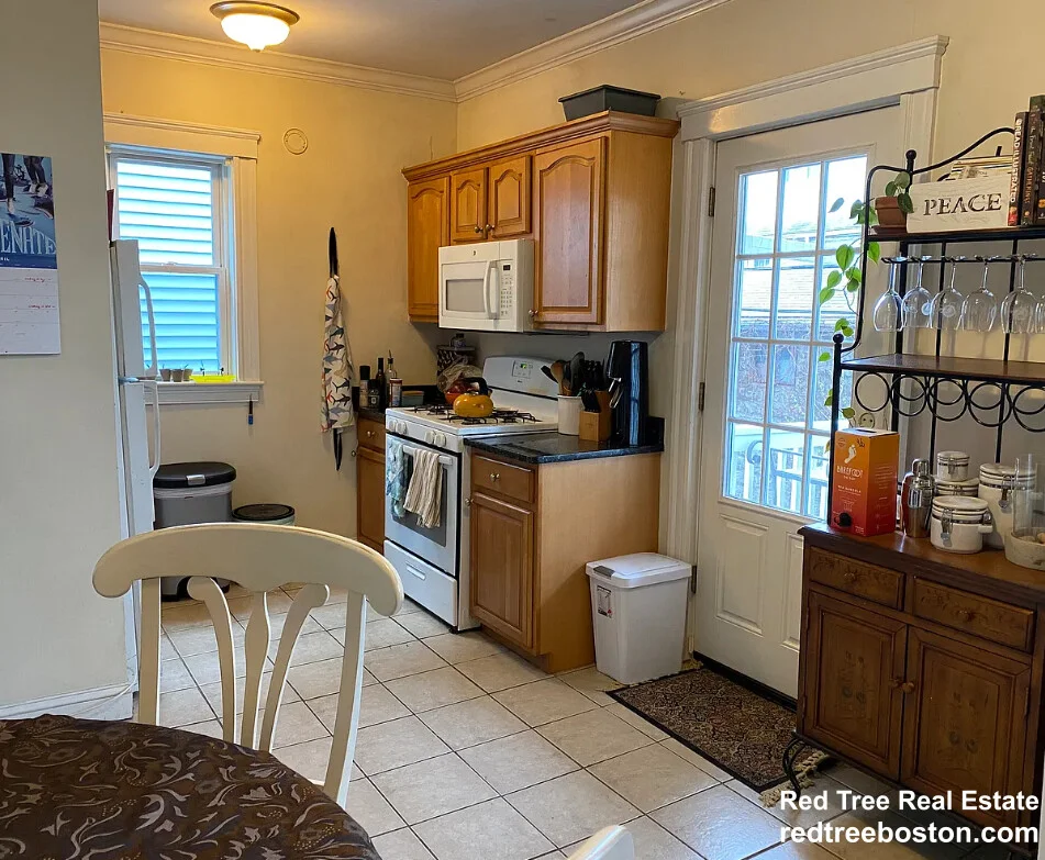 3 bed, 1 bath apartment for rent at 54 Tremont St Unit 2, Oak Square — photo 4 of 6