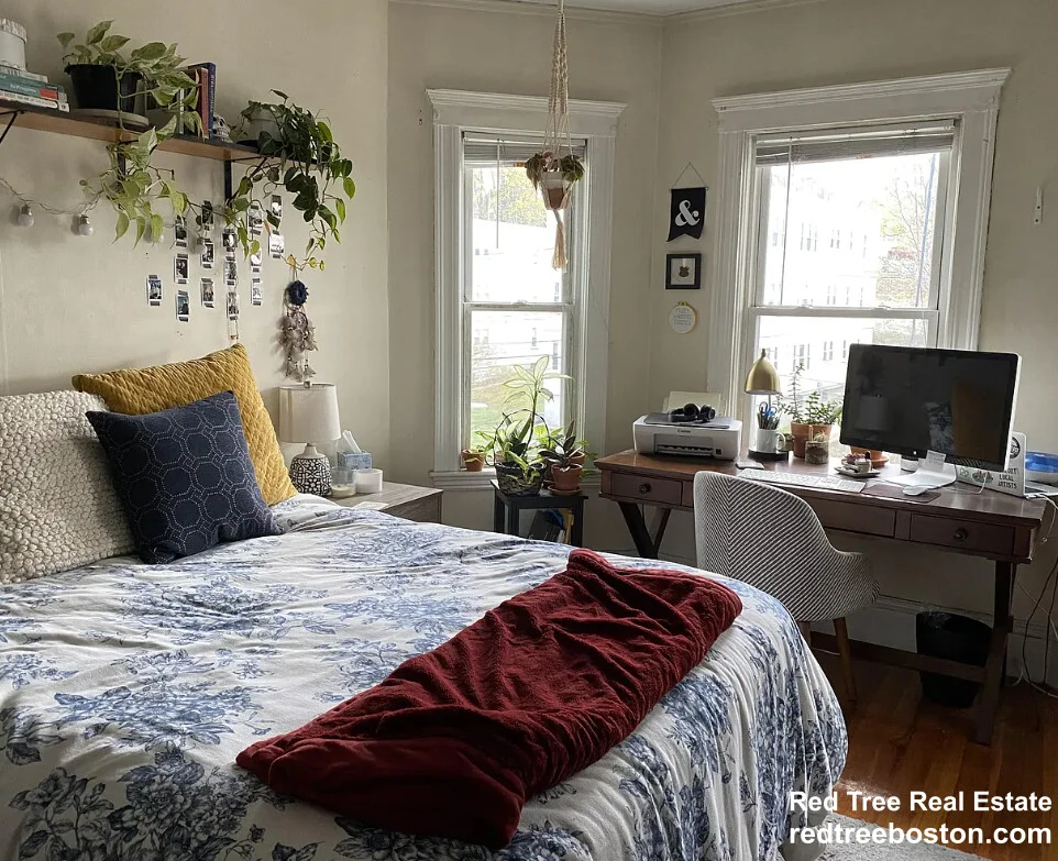 3 bed, 1 bath apartment for rent at 54 Tremont St Unit 2, Oak Square — photo 2 of 6