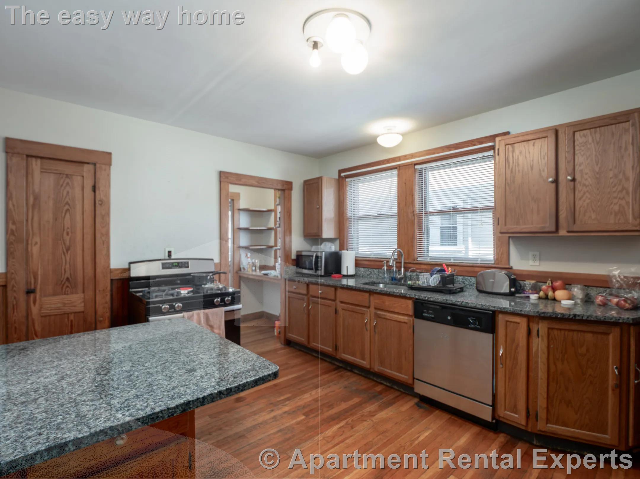 3 bed, 1 bath apartment for rent at 54 Upland Rd, Tufts — photo 3 of 22