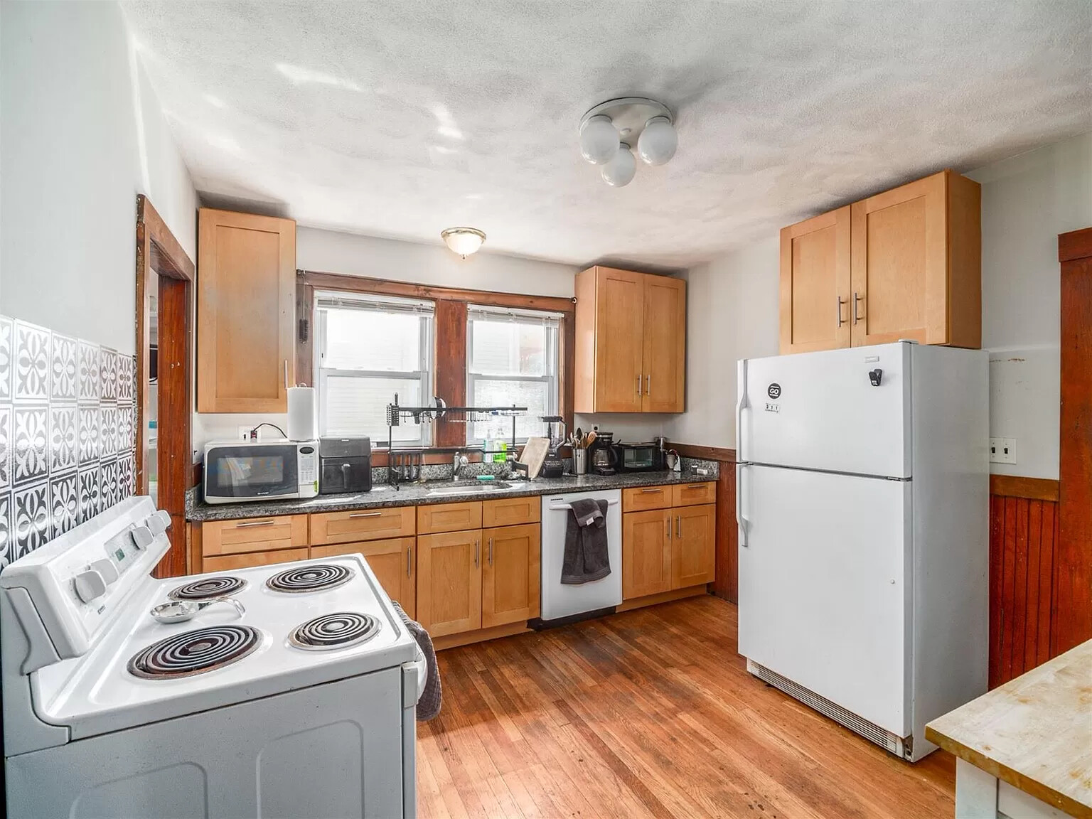 3 bed, 1 bath apartment for rent at 54 Upland Rd Unit 2, West Somerville — photo 3 of 14