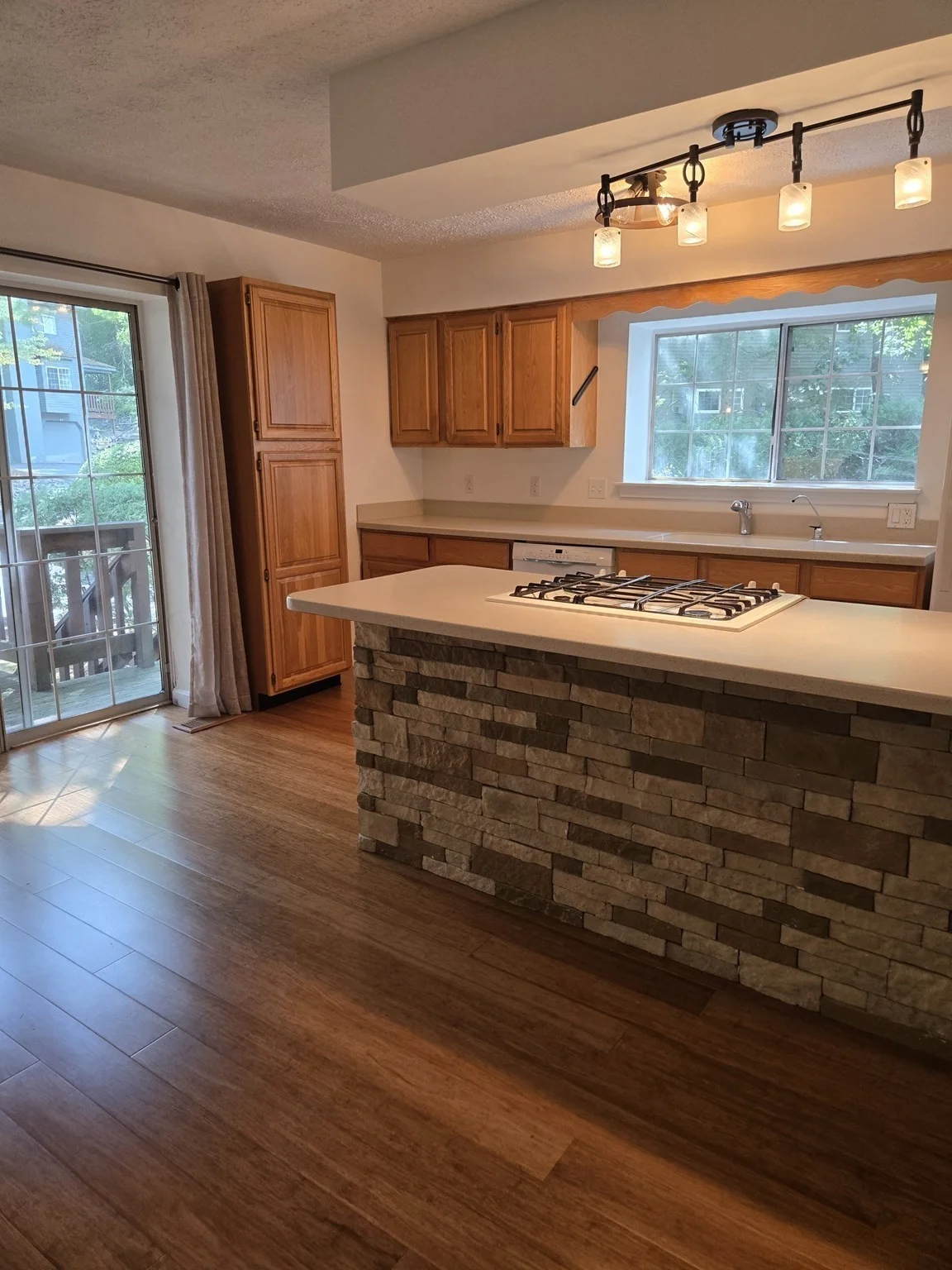 2 bed, 2 bath apartment for rent at 54 Voyagers Ln Unit 54, Ashland — photo 4 of 23
