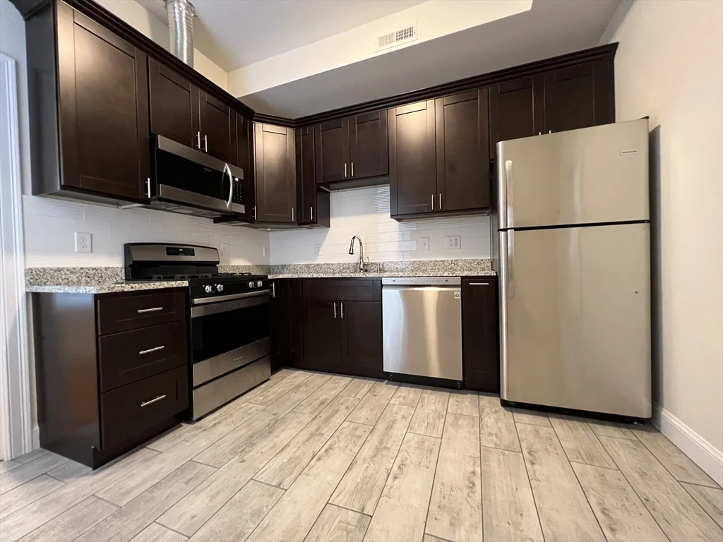 2 bed, 2 bath apartment for rent at 54 Walker St Unit 1, North Quincy — photo 3 of 10