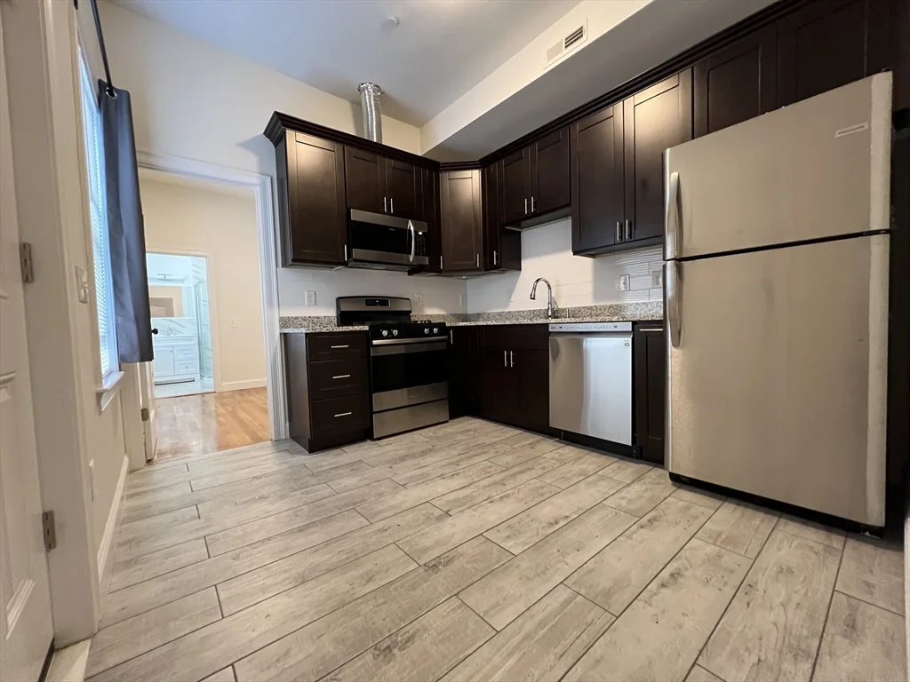 2 bed, 2 bath apartment for rent at 54 Walker St Unit 1, North Quincy — photo 9 of 10
