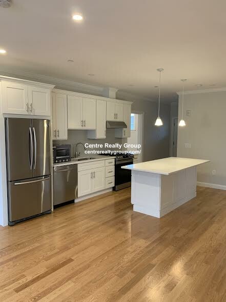 3 bed, 3 bath apartment for rent at 54 Waverly St Unit 2, Brighton — photo 2 of 15