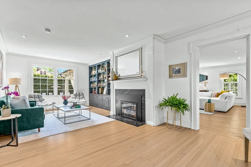 6 bed, 3 bath apartment for rent at 54 Wedgemere Ave, Wedgemere — photo 8 of 42