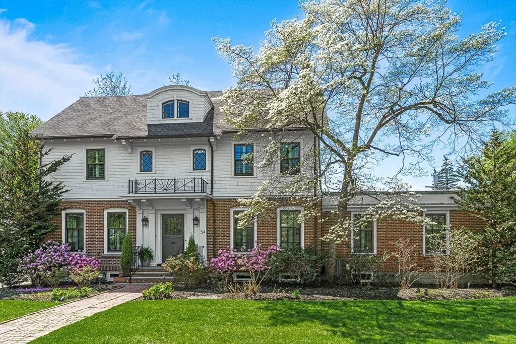 6 bed, 3 bath apartment for rent at 54 Wedgemere Ave, Wedgemere — photo 1 of 42