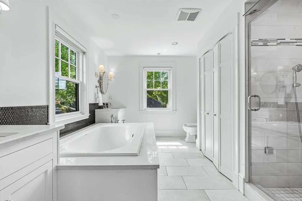 6 bed, 3 bath apartment for rent at 54 Wedgemere Ave, Wedgemere — photo 24 of 42