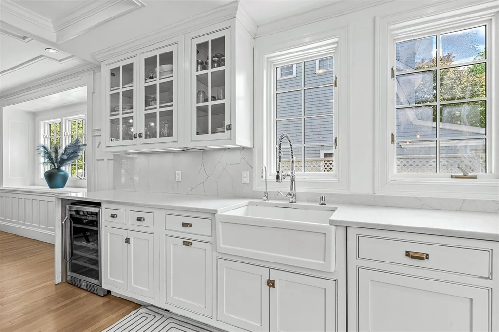 6 bed, 3 bath apartment for rent at 54 Wedgemere Ave, Wedgemere — photo 13 of 42