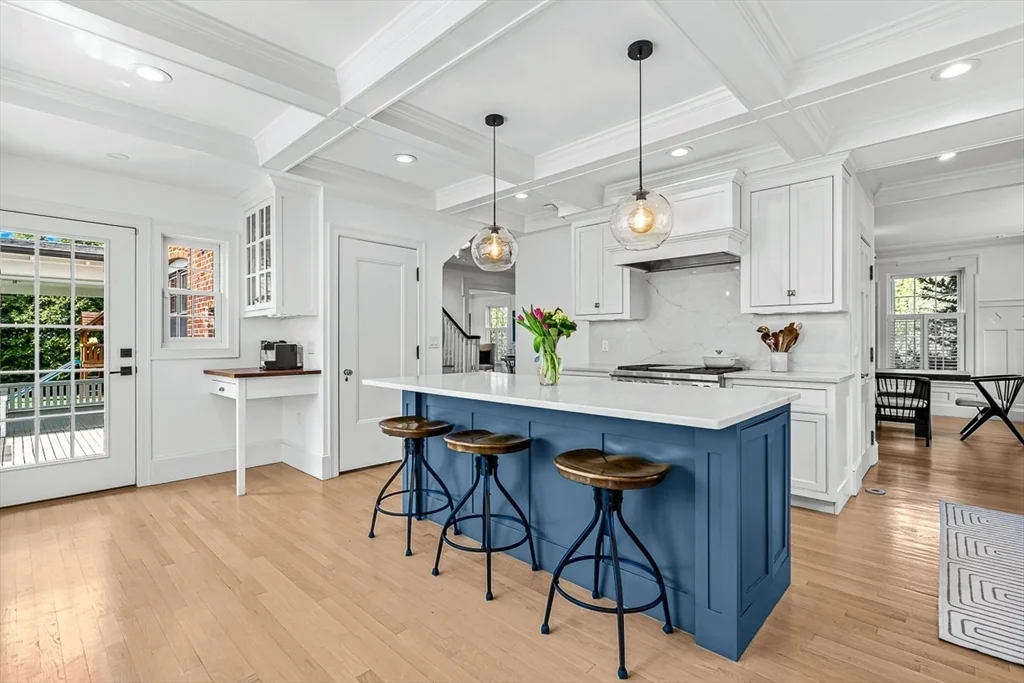 6 bed, 3 bath apartment for rent at 54 Wedgemere Ave, Wedgemere — photo 10 of 42