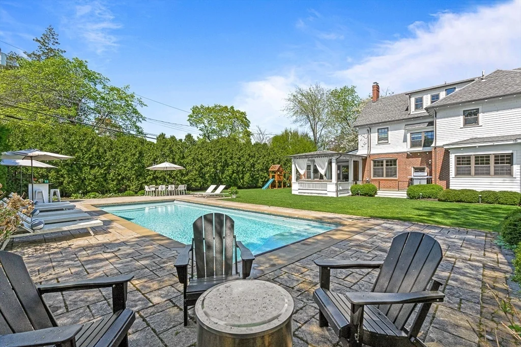 6 bed, 3 bath apartment for rent at 54 Wedgemere Ave, Wedgemere — photo 38 of 42