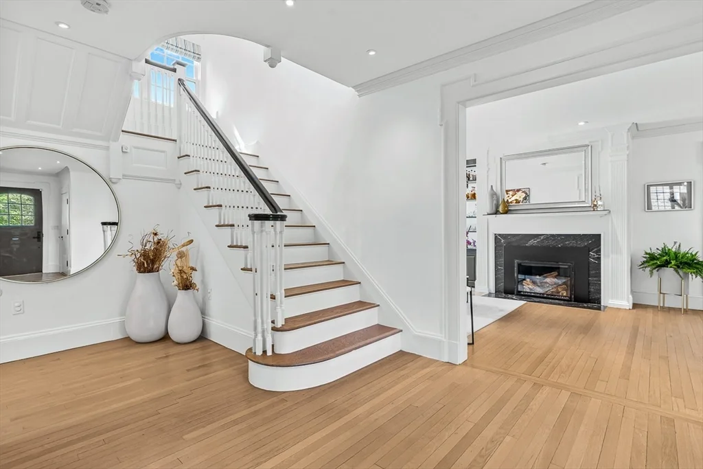6 bed, 3 bath apartment for rent at 54 Wedgemere Ave, Wedgemere — photo 21 of 42