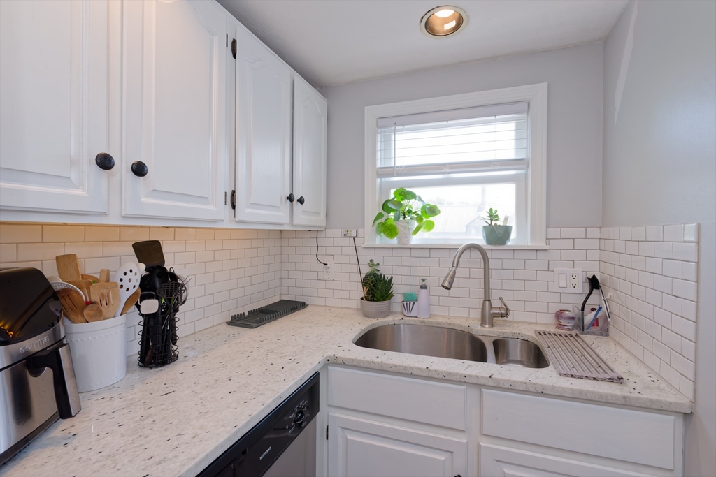 4 bed, 1 bath apartment for rent at 54 West Main Unit 2, Marlborough — photo 15 of 41